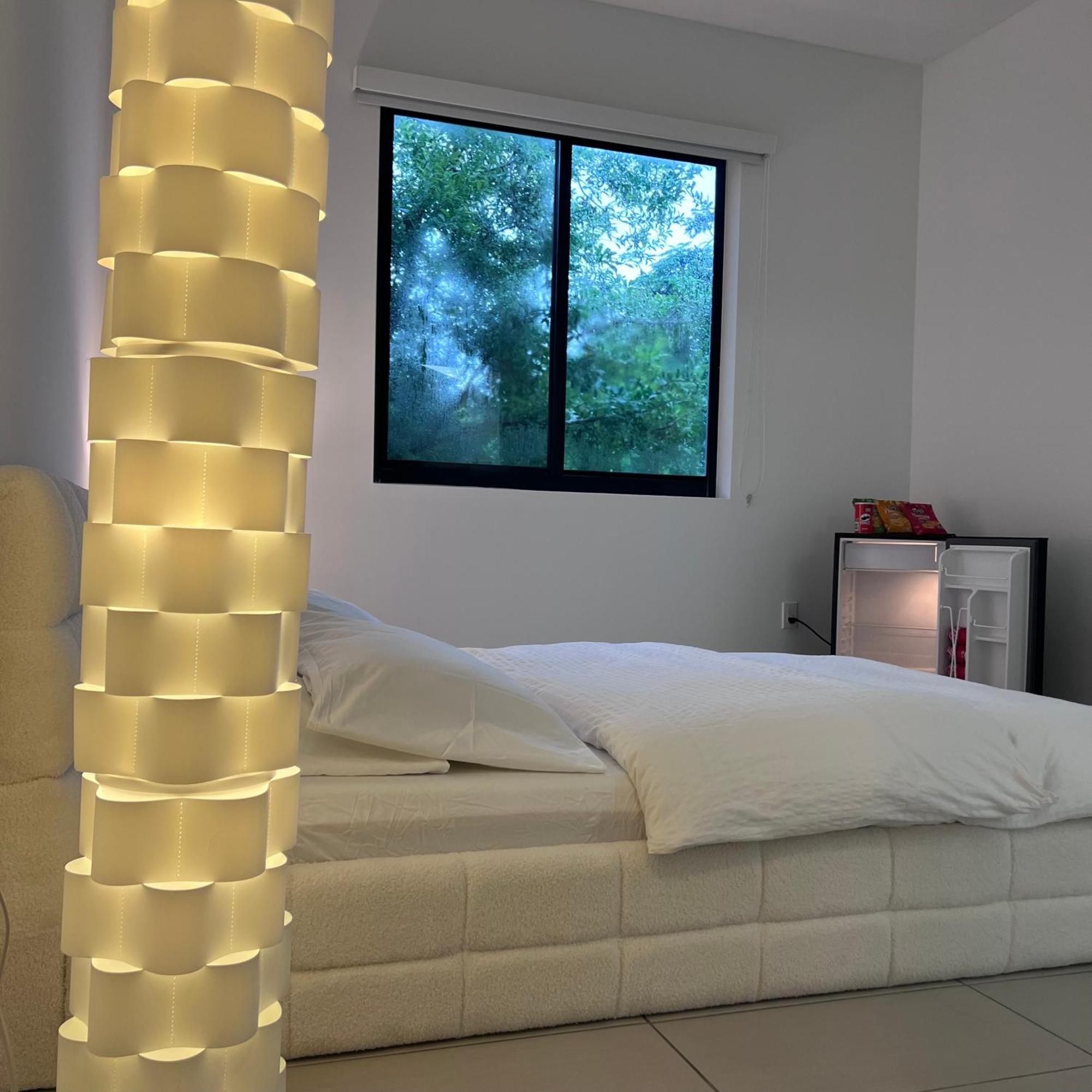Master Bed Room In Calle Ocho Маямі Екстер'єр фото