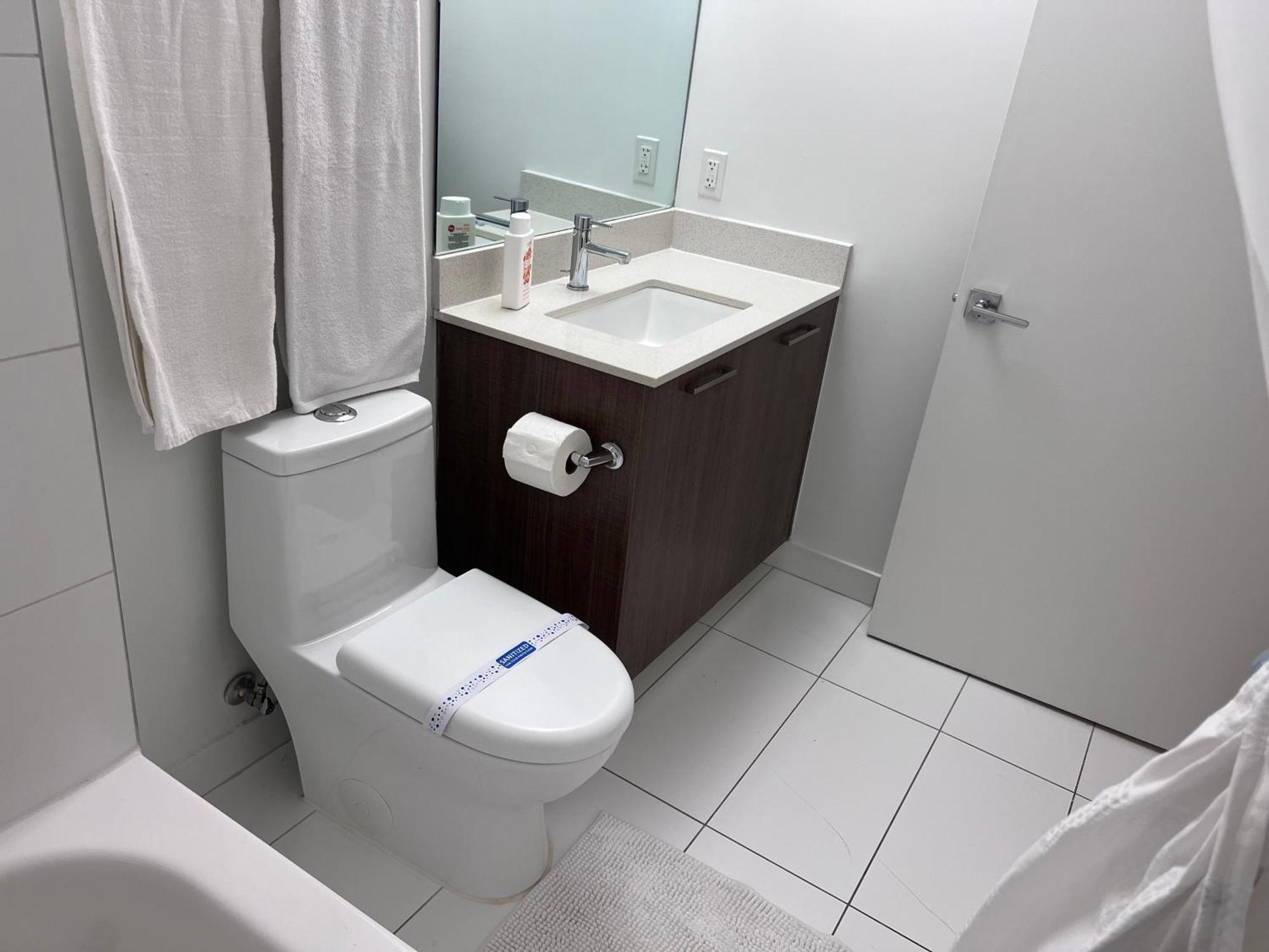 Master Bed Room In Calle Ocho Маямі Екстер'єр фото